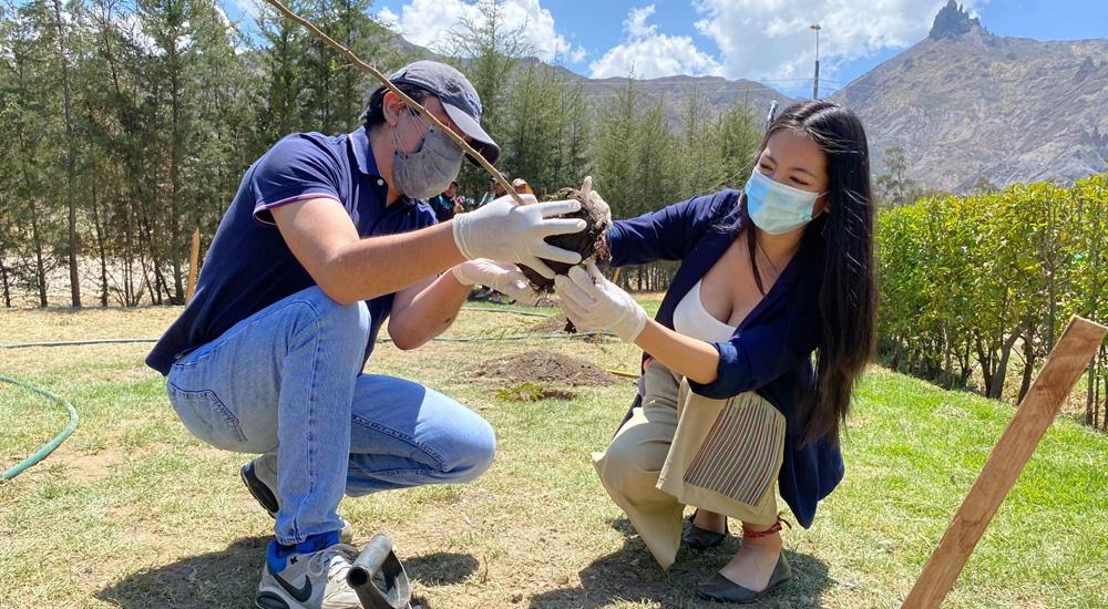 ¡Participamos en el programa de reforestación del ex-relleno sanitario de Mallasa!